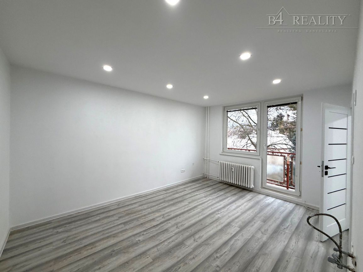 Kompletne zrekonštruovaný 2i byt s KK, 34m2 + balkón, Karpat - 2