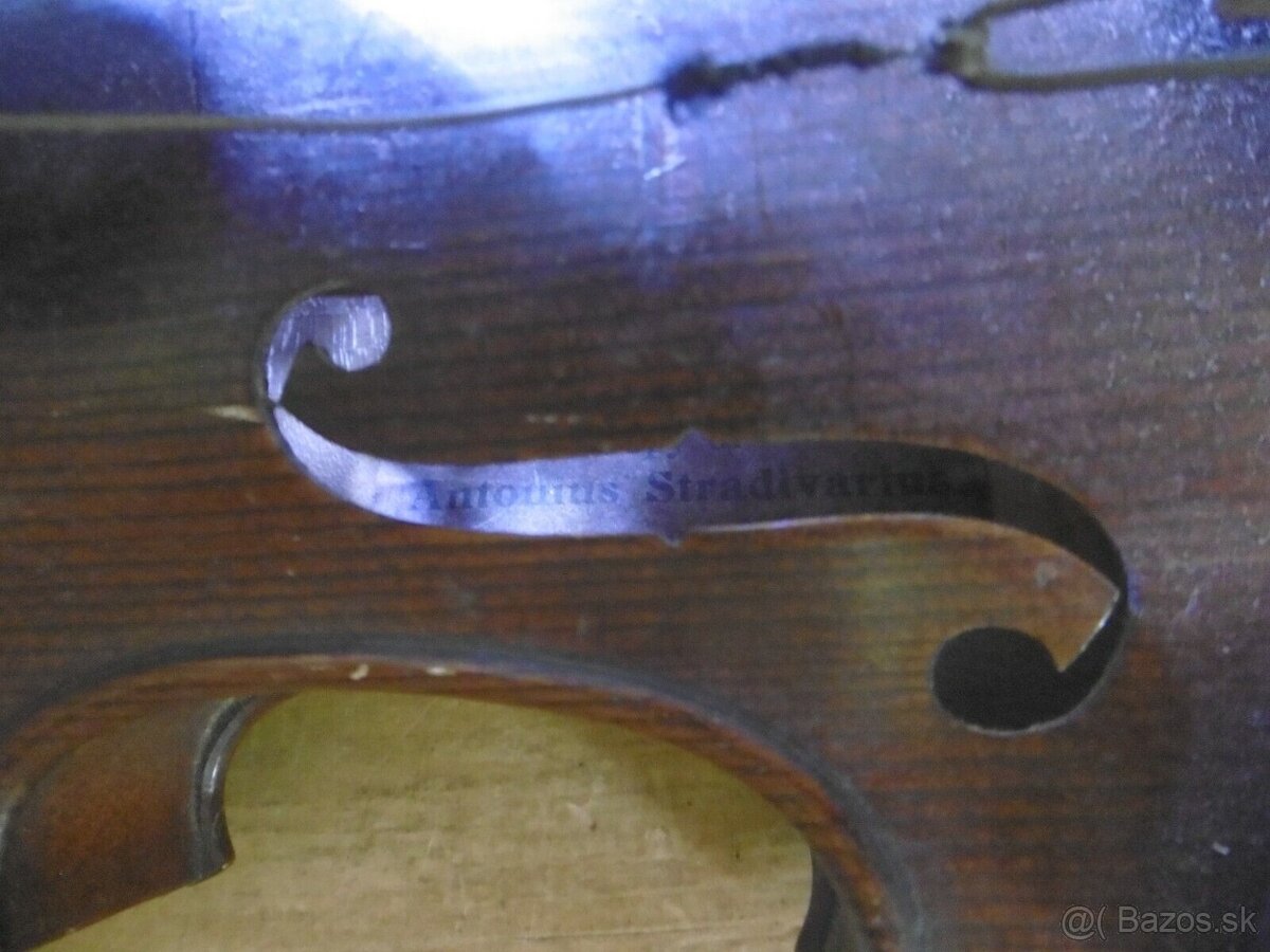 staré 3/4 husle Stradivári - 2