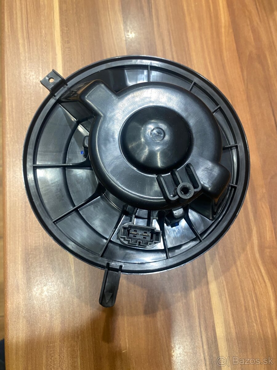 Vnútorný ventilátor kúrenia NRF 34004 - 2