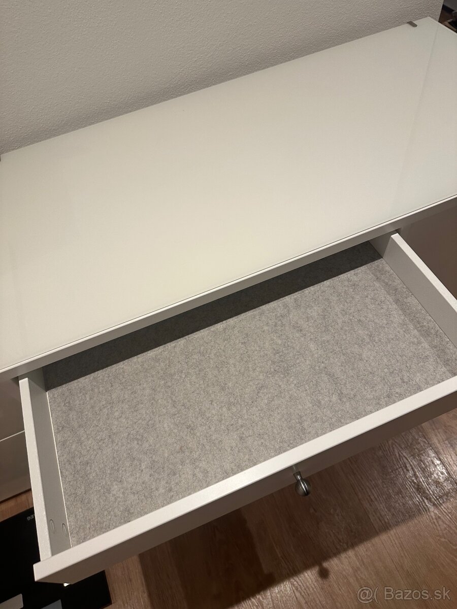 Toaletný stolík - 2