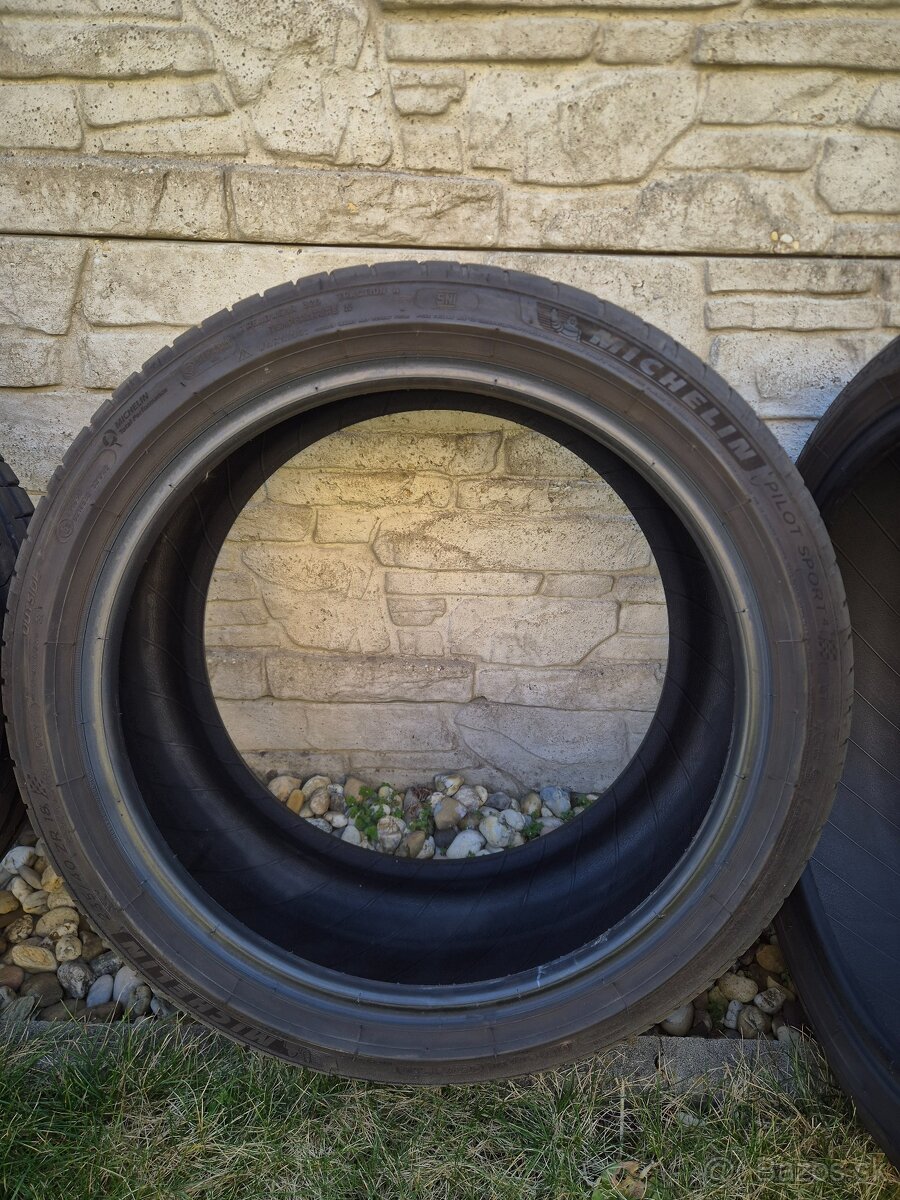 Letné pneu 235/40/zr18 - 2