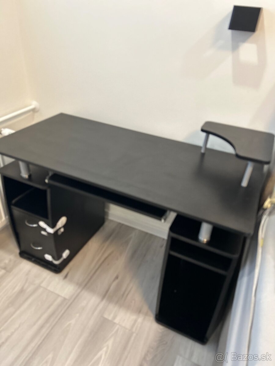 Predám čierny kancelársky stolik - 2