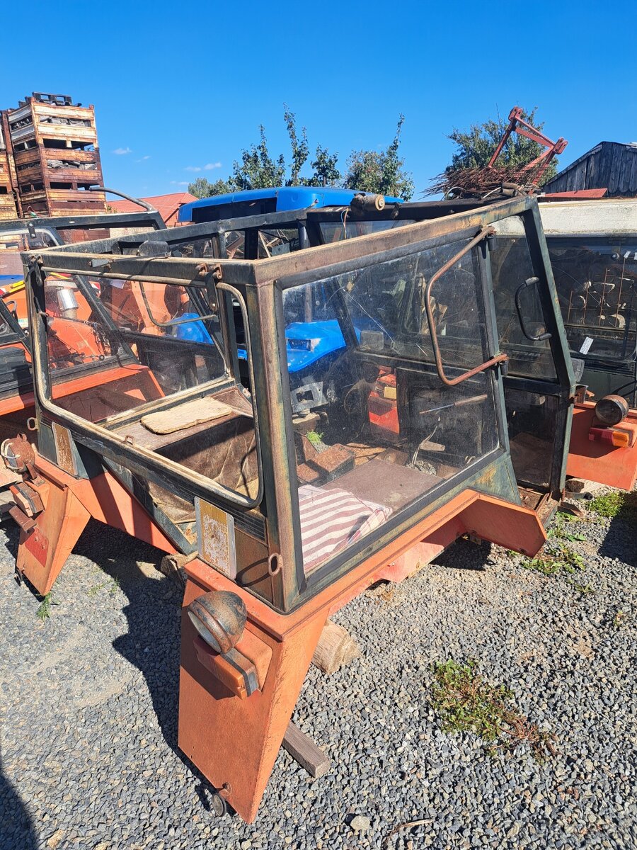 Zetor uřI ram kabiny s blatniky - 2