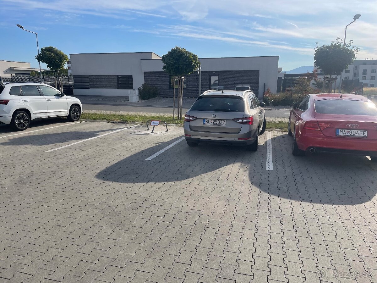 Parkovacie miesto štvrť Hroznová ul. Nové Mesto nad Váhom - 2