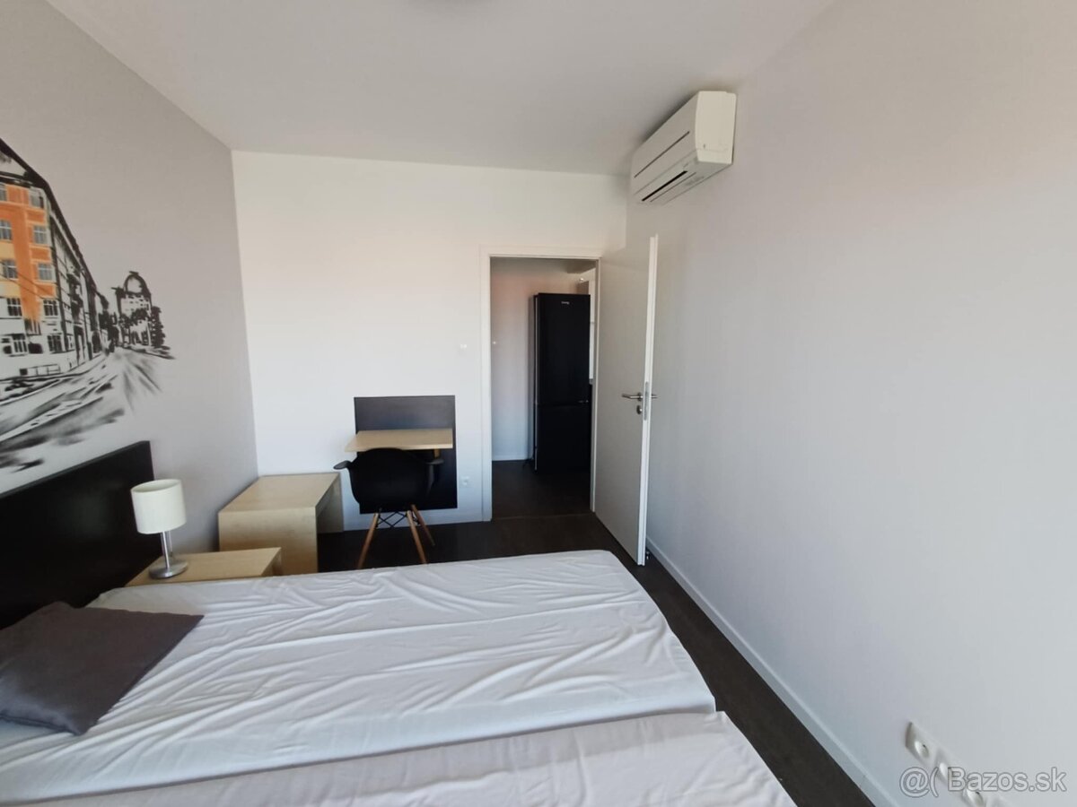 Ponúka na predaj 2 izb. apartmán, ul. Zilinska, Bratislava I - 2