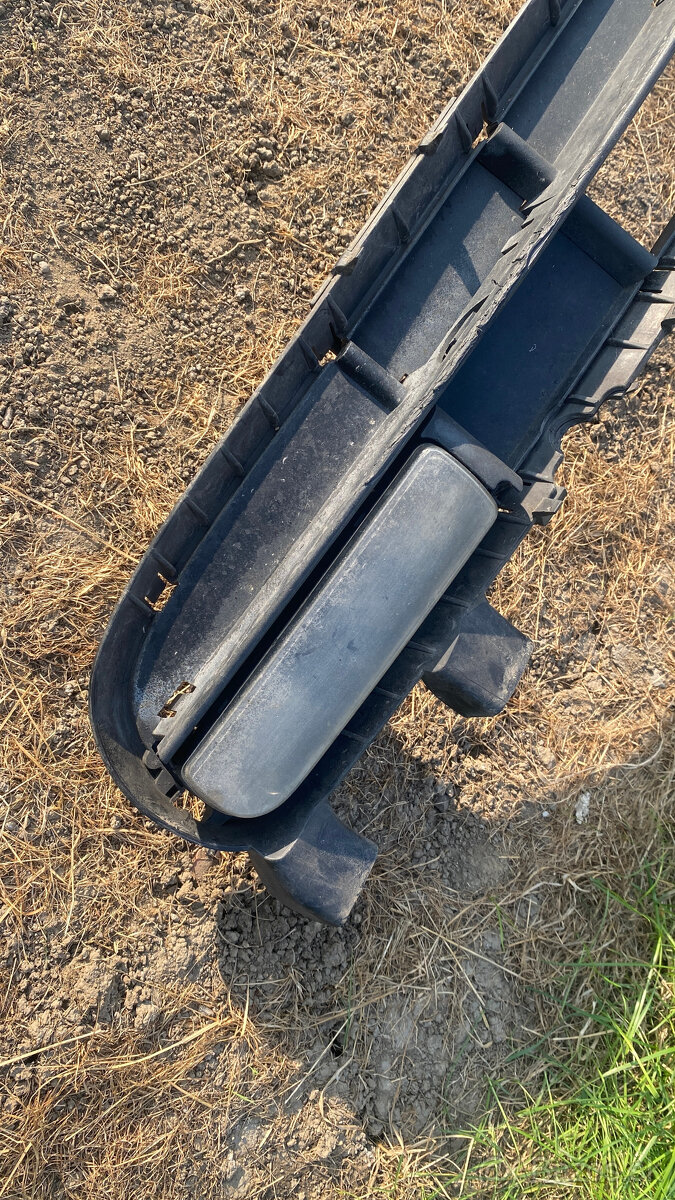 E46 compact mriezka predneho naraznika s hmlovkami. - 2