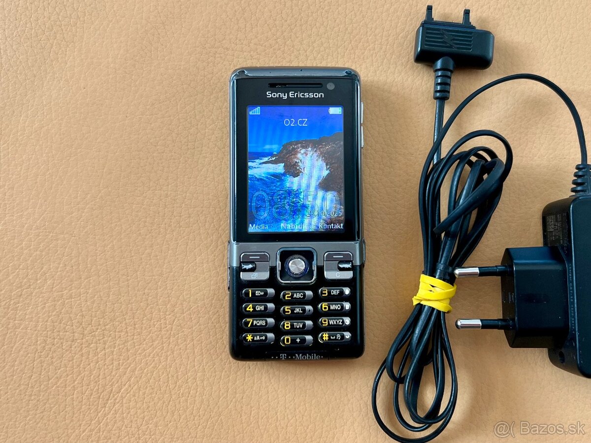 Sony Ericsson C702 - 2