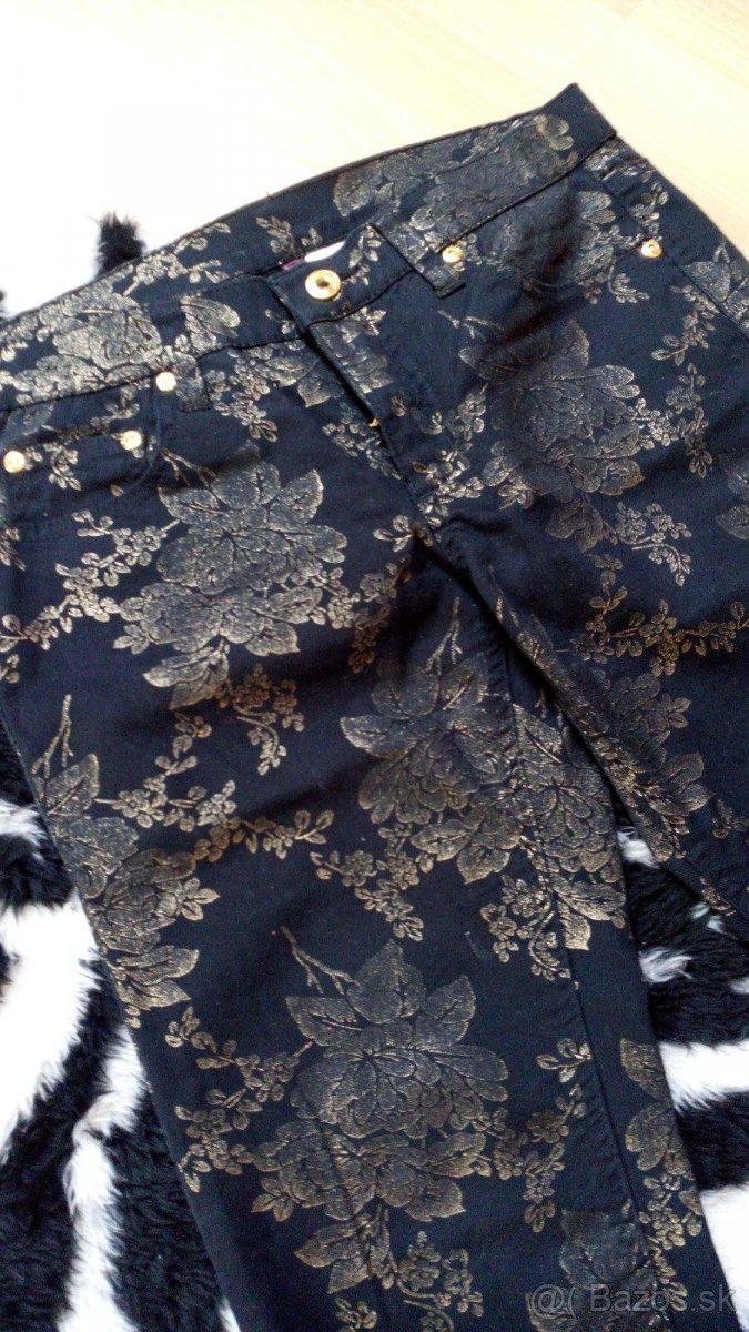 Pekné čierne rifle, veľkosť S - 2