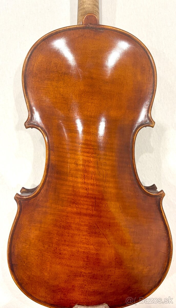 Husle 4/4 - 2
