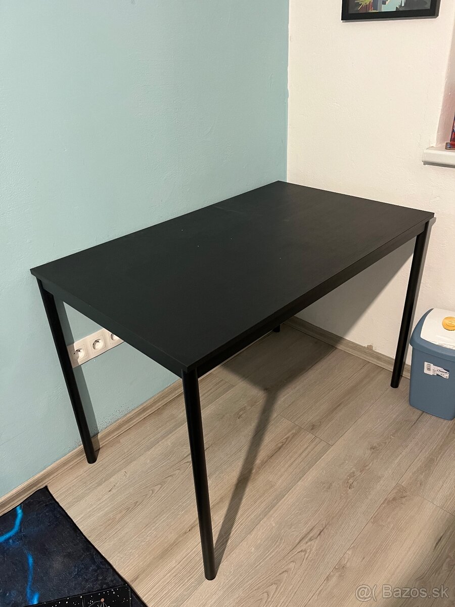 Čierny stôl - 2