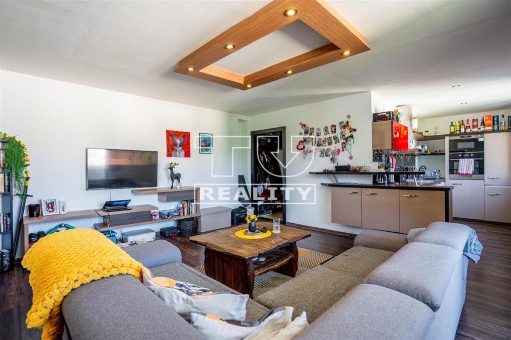 Predaj zrekonštruovaného slnečného 3-izbového bytu v... - 2