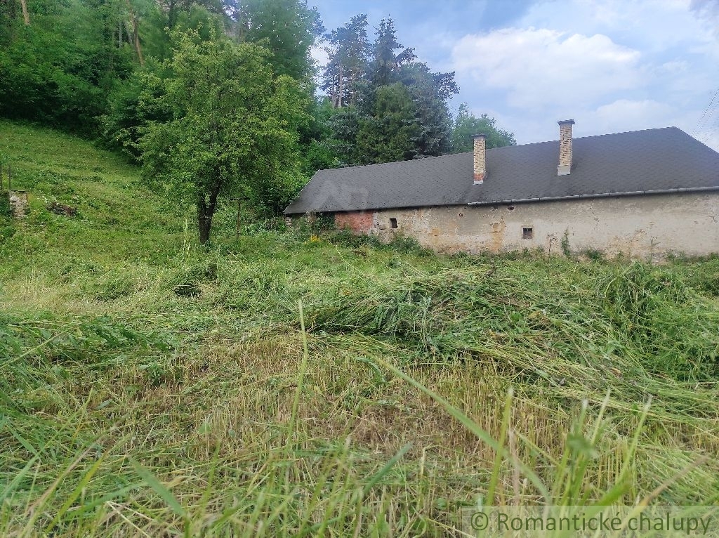 NOVÁ NIŽŠIA CENA Pozemok priamo pod Divínskym hradom - 2