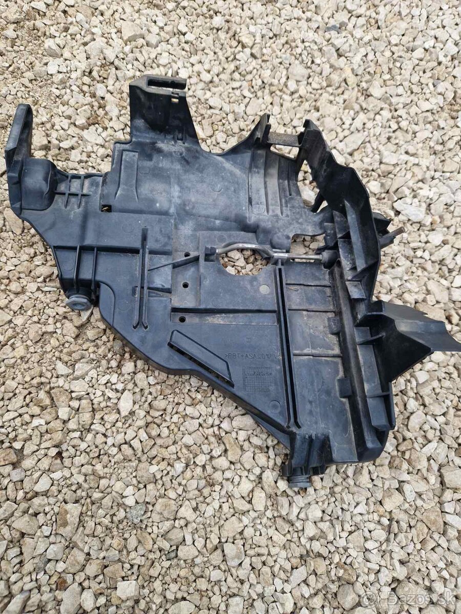 Držiaky, mriežky, odrazky VW Touareg 7l - 2