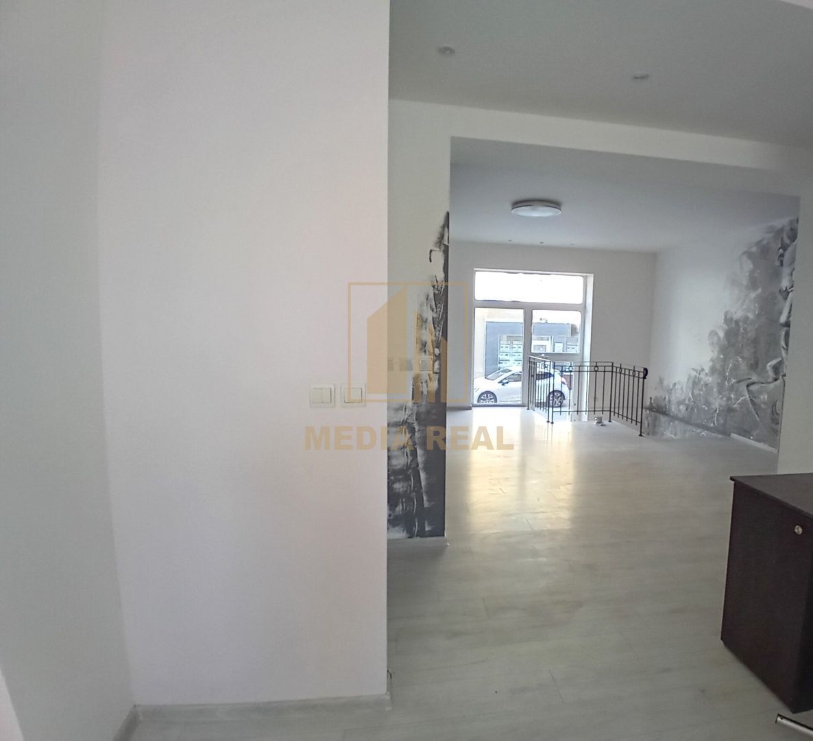 Prenájom šikovný obchodný priestor, 50m2, kúsok od centra Pi - 2