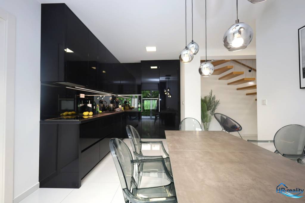 Vodice, Srima – dom s bazénom a strešnou terasou - 2