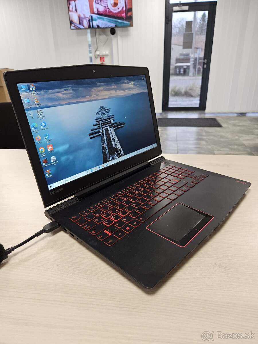 Predam herný notebook LENOVO LEGION Intel Core-i7 - 2