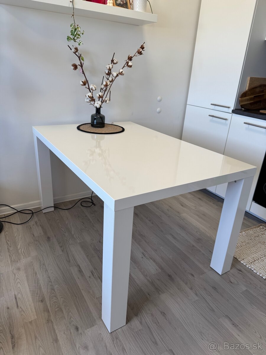 Jedálenský stôl - biely - 2