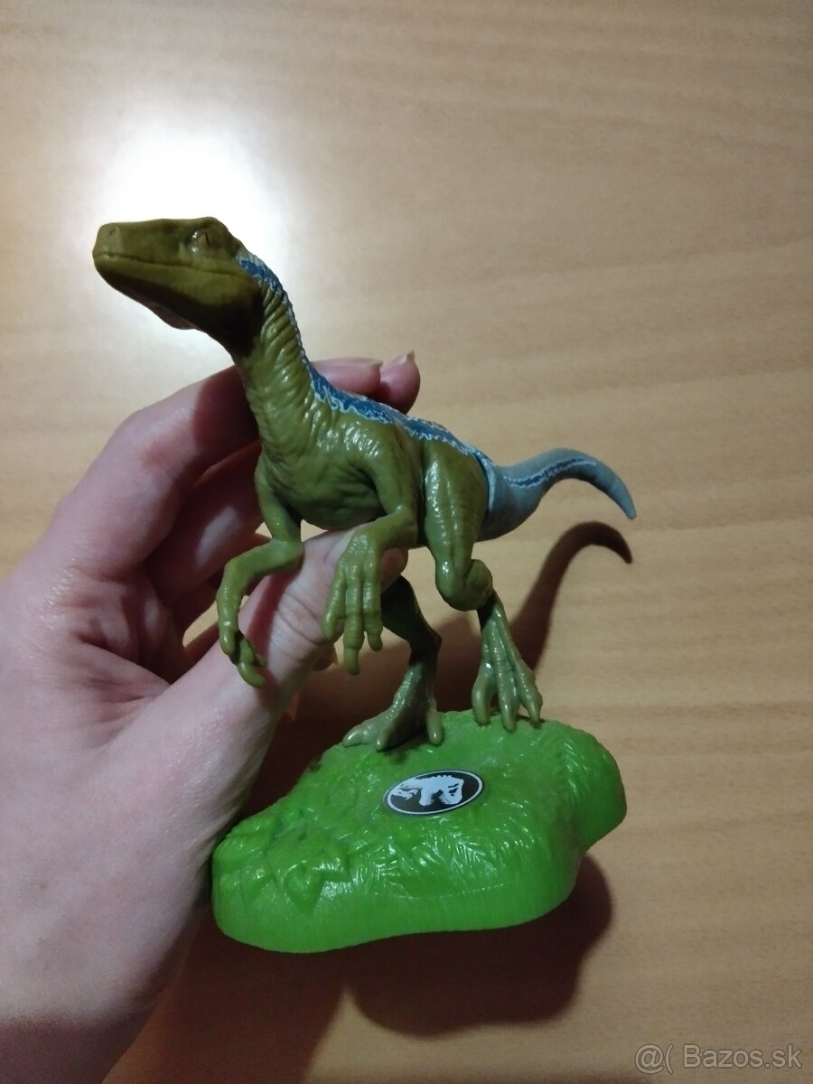 Jurassic world Kinder maxi Blue raptor figúrka - 2