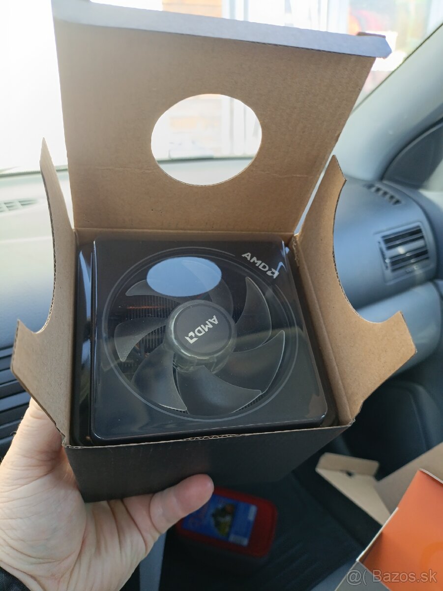 Predám AMD chladič procesora Wraith Prism - 2