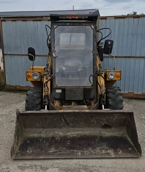 Smykom riadený nakladač Unc 060 - 2