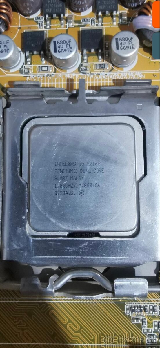 Základová doska s procesorom a chladičom - 2