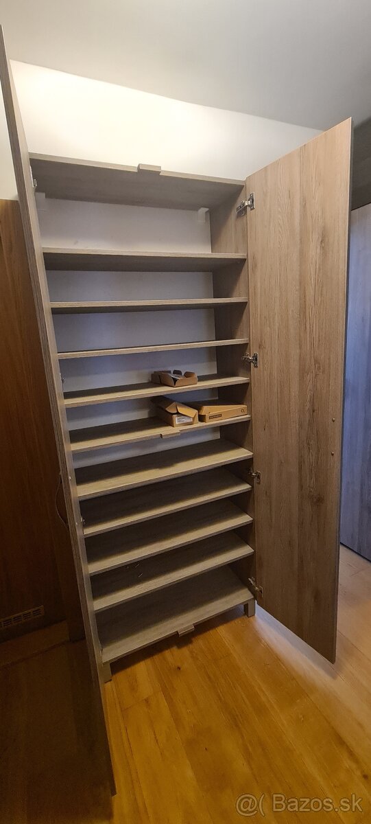 Skriňa do predsiene - 2