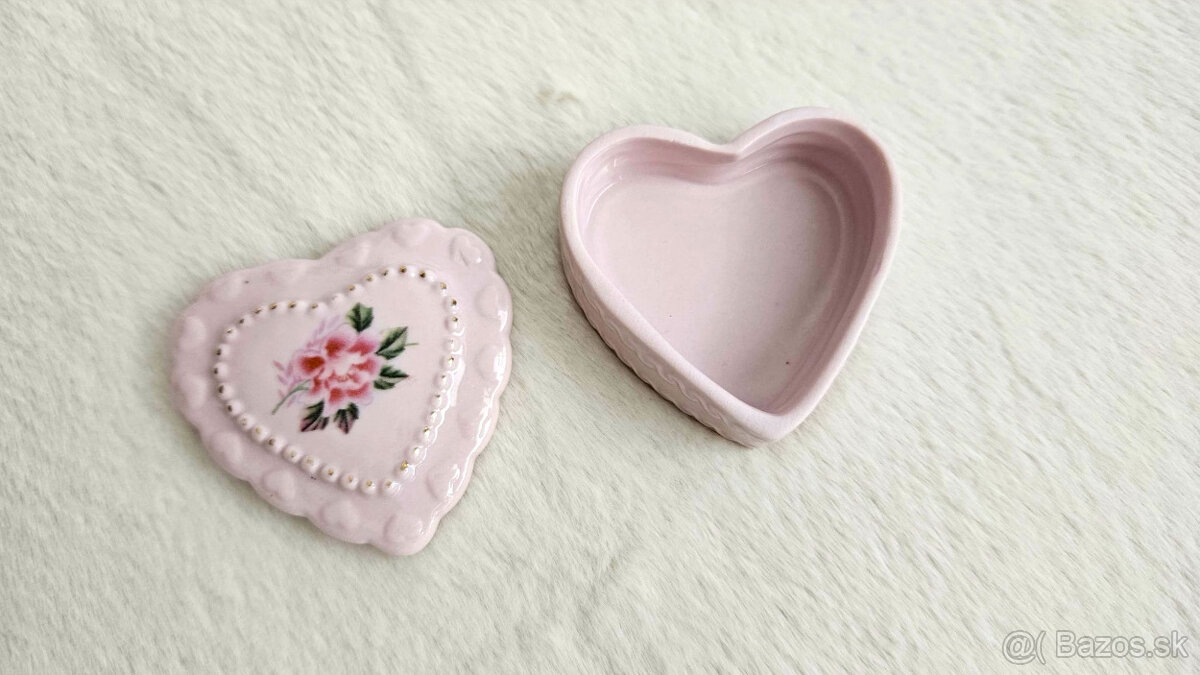 Malá porcelánová krabička v tvare srdca - 2