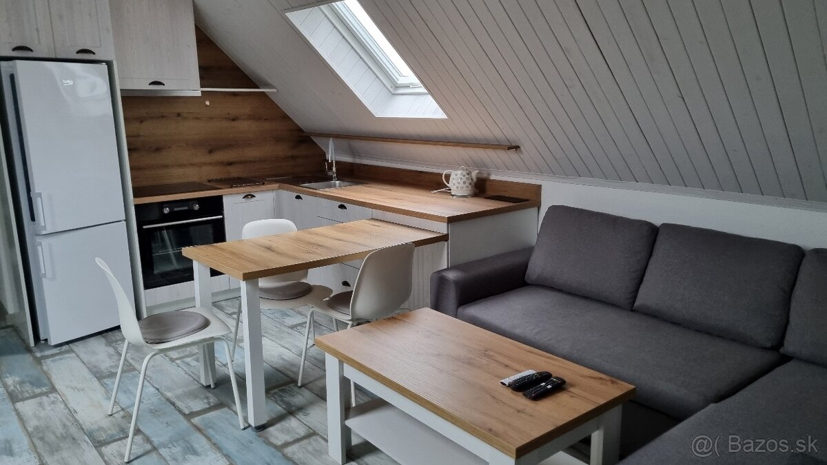 Na prenájom kompletne zariadený 3-izbový podkrovný byt - 2