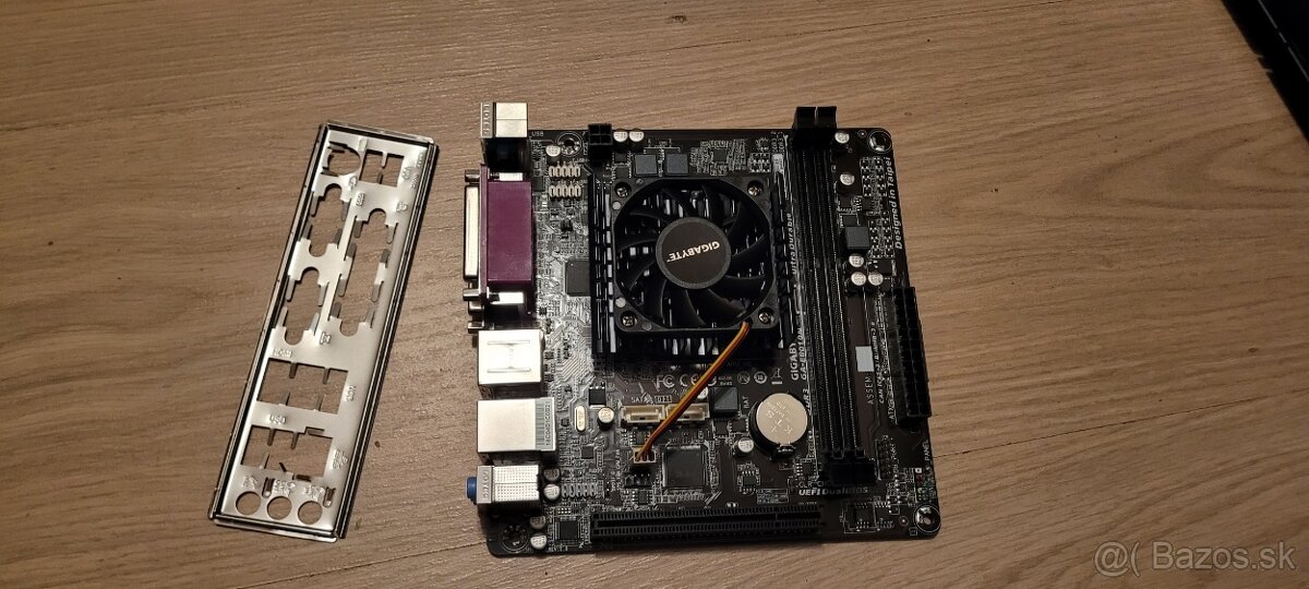 Predám dosku GIGABYTE E6010N / integrovaný 2-jadro procesor - 2