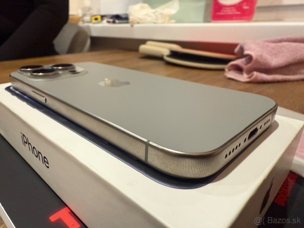 Predám iPhone 15 Pro Silver 256gb Ako nový - 2