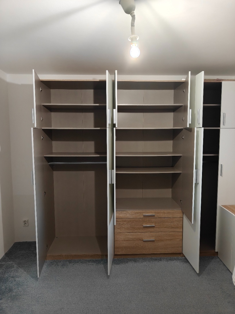 Šatníková skriňa - 2