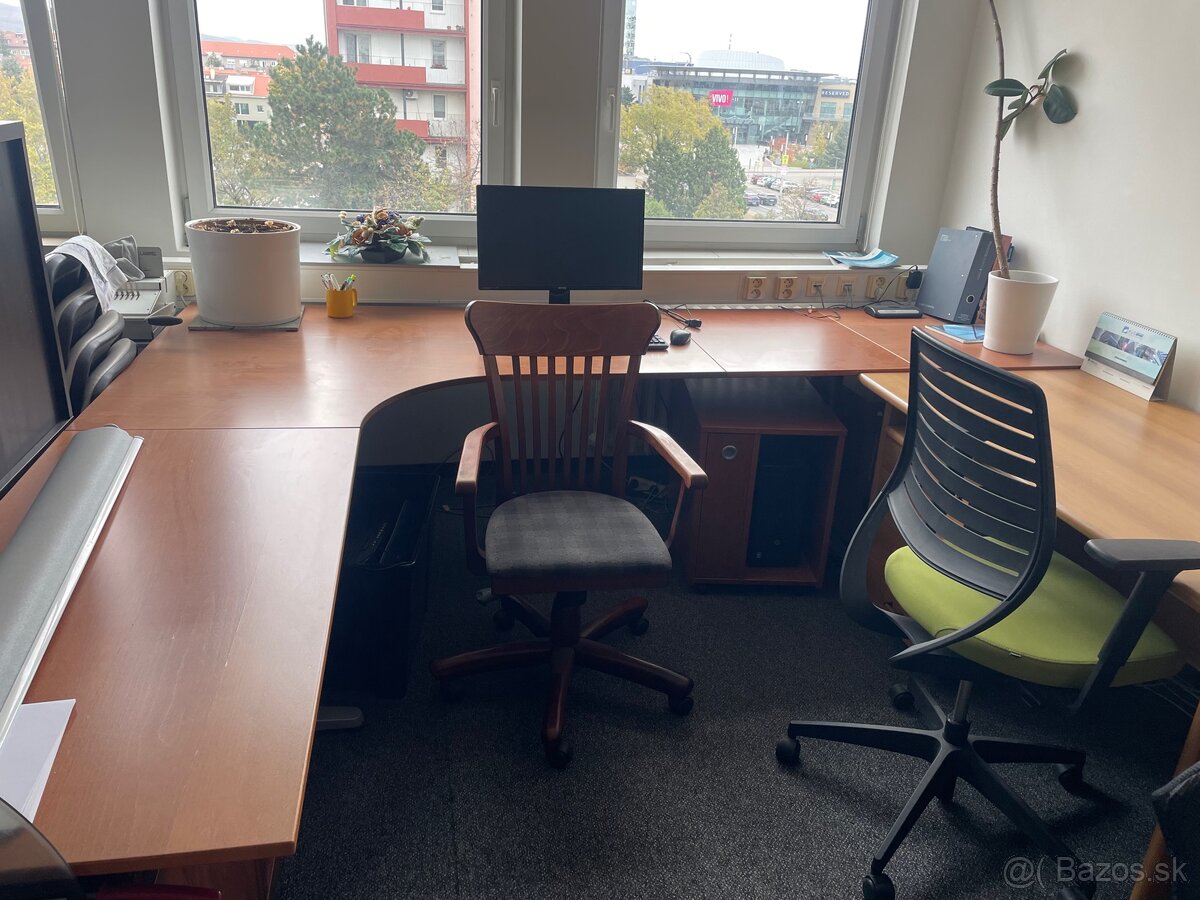 Kancelarske skrinky, stoly a stolicky - 2