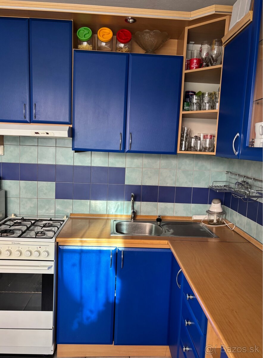 Kuchynská linka na predaj + spotrebiče - 2