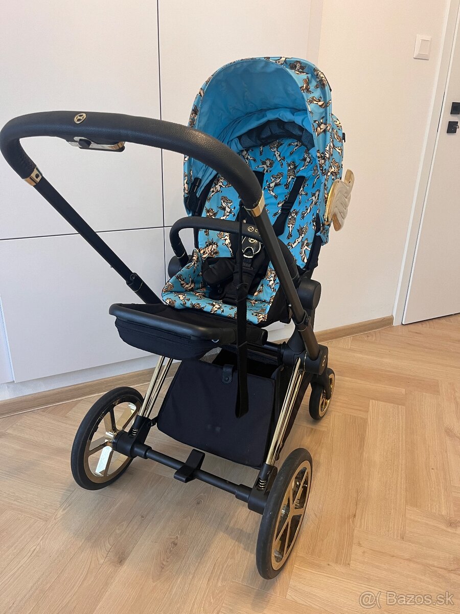 Cybex by Jeremy Scott. - 2