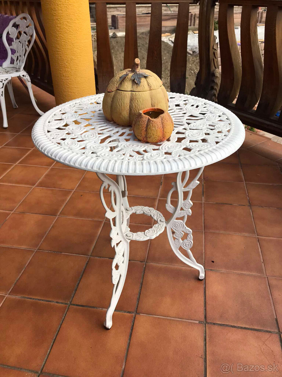 Zahradny stolík - 2