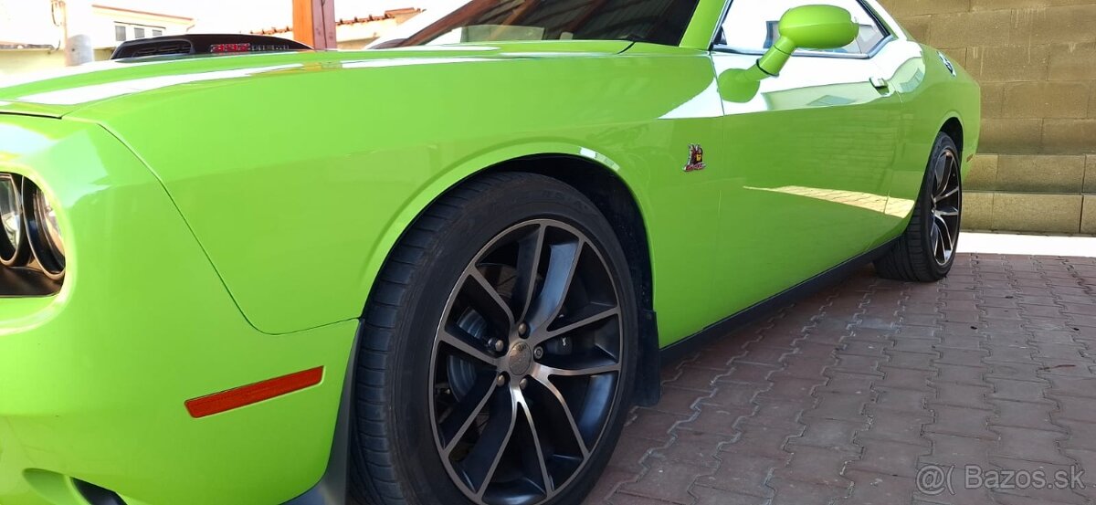 Dodge Challenger R/T 6.4 V8 SHAKER 392 Scat Pack Manuál - 2