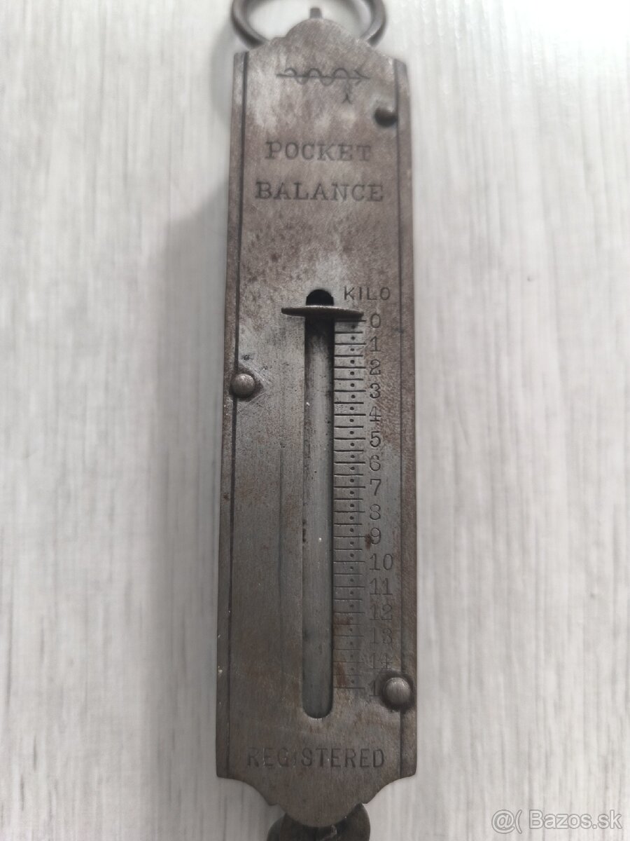 Stará závesná váha. - 2