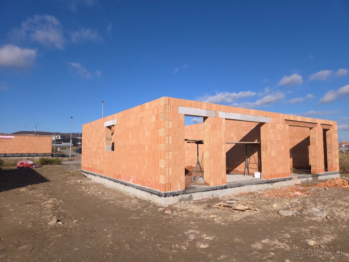 NA PREDAJ - 4 izbový rodinný dom Modra - 2