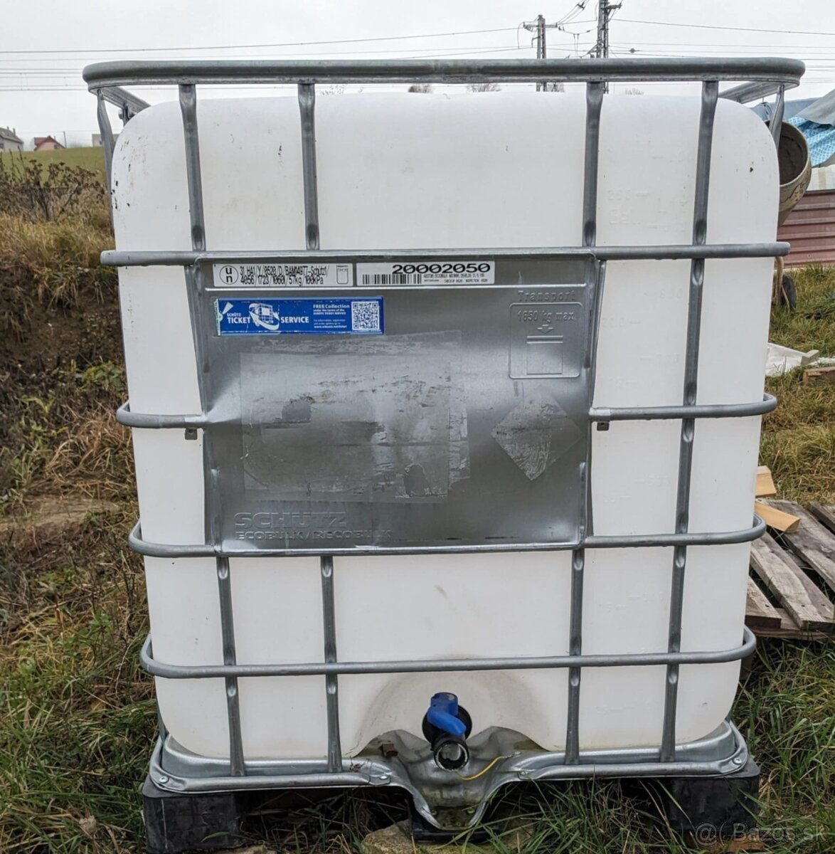 Predám IBC nádrže na plastovej palete, čisté - 2