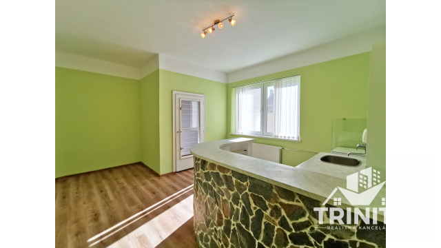 Na predaj priestranný 4-izbový byt v meste Nové Zámky - 2