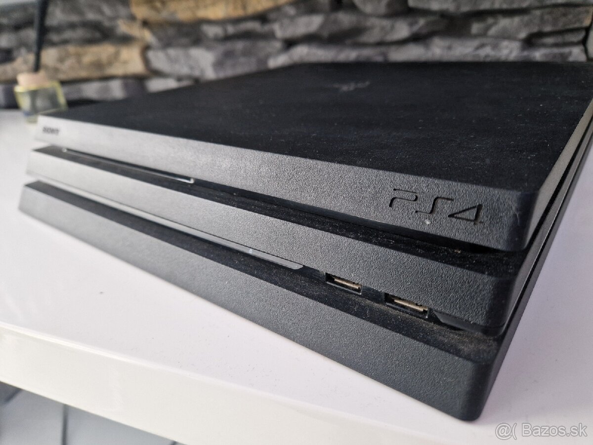 PlayStation 4 Pro 1TB - 2 ovládače +4 hry - 2
