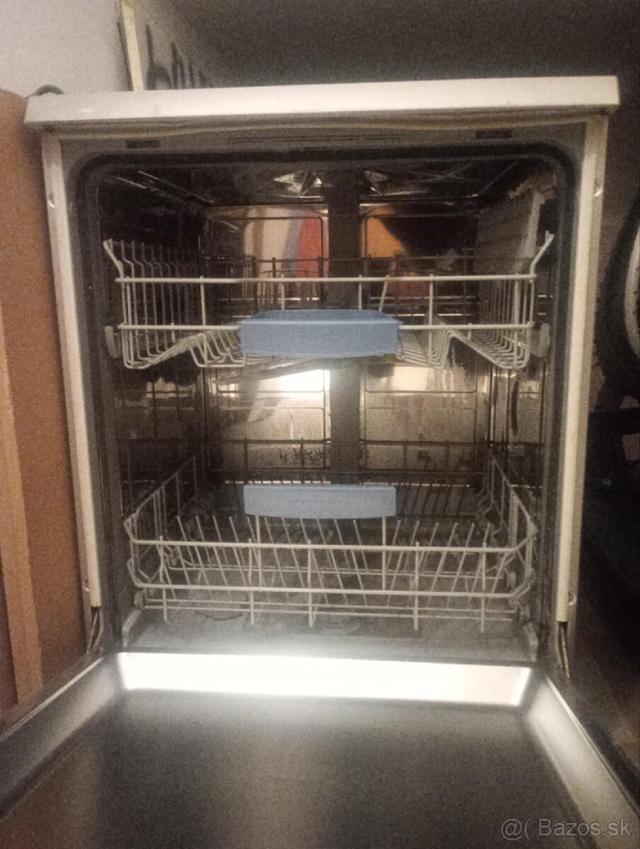 Umývačka riadu bosch - 2