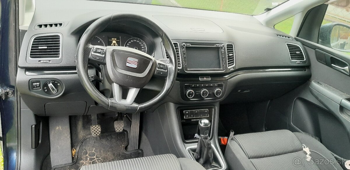 Rozpredam Seat Alhambra 2.0TDI 103kw r.v.2013 - 2