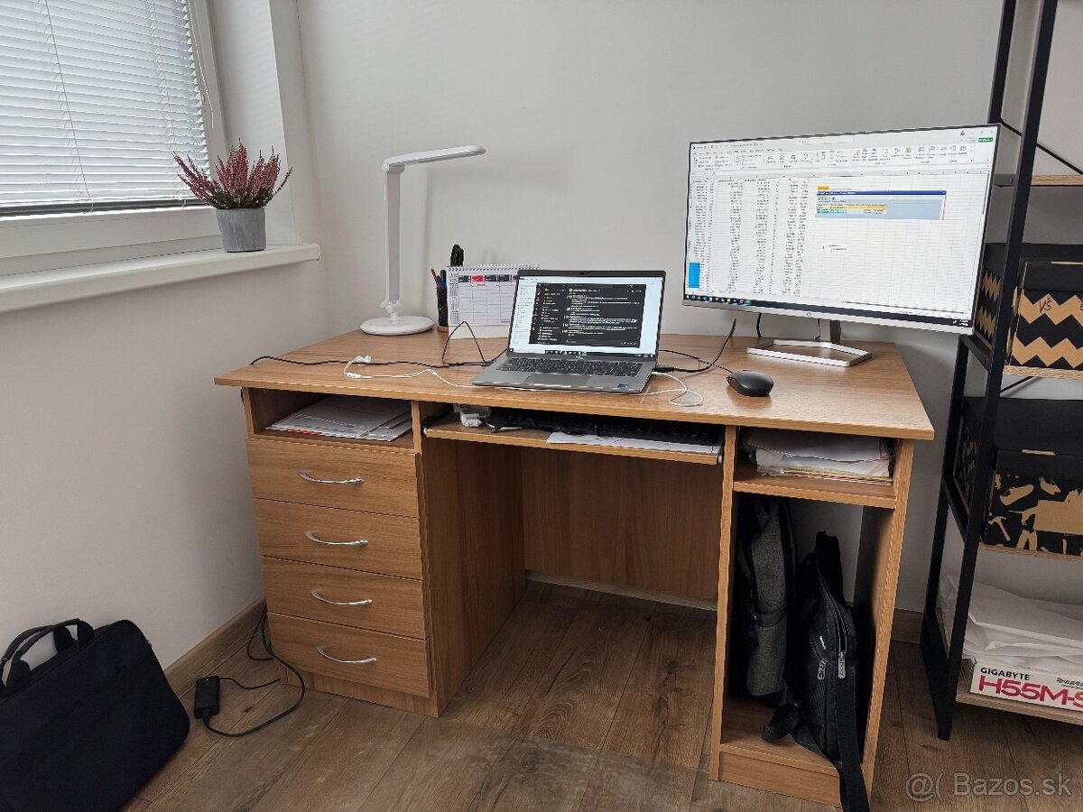 Pracovný stôl - 2