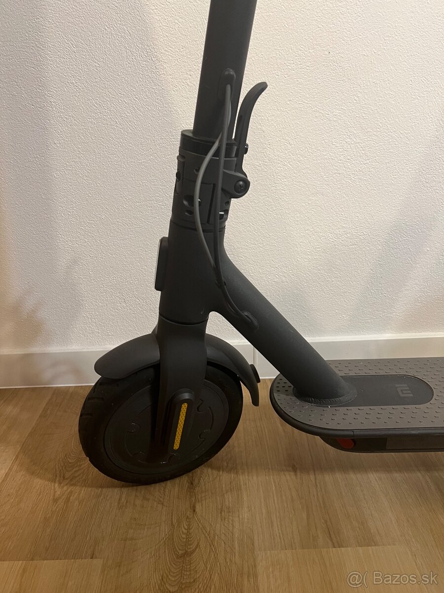 Elektrická kolobežka Xiaomi Essentials - 2