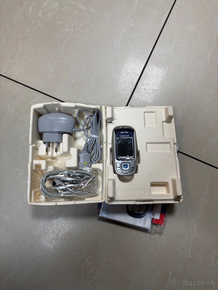 Predam výsuvný Samsung SGH-E820 novy - 2