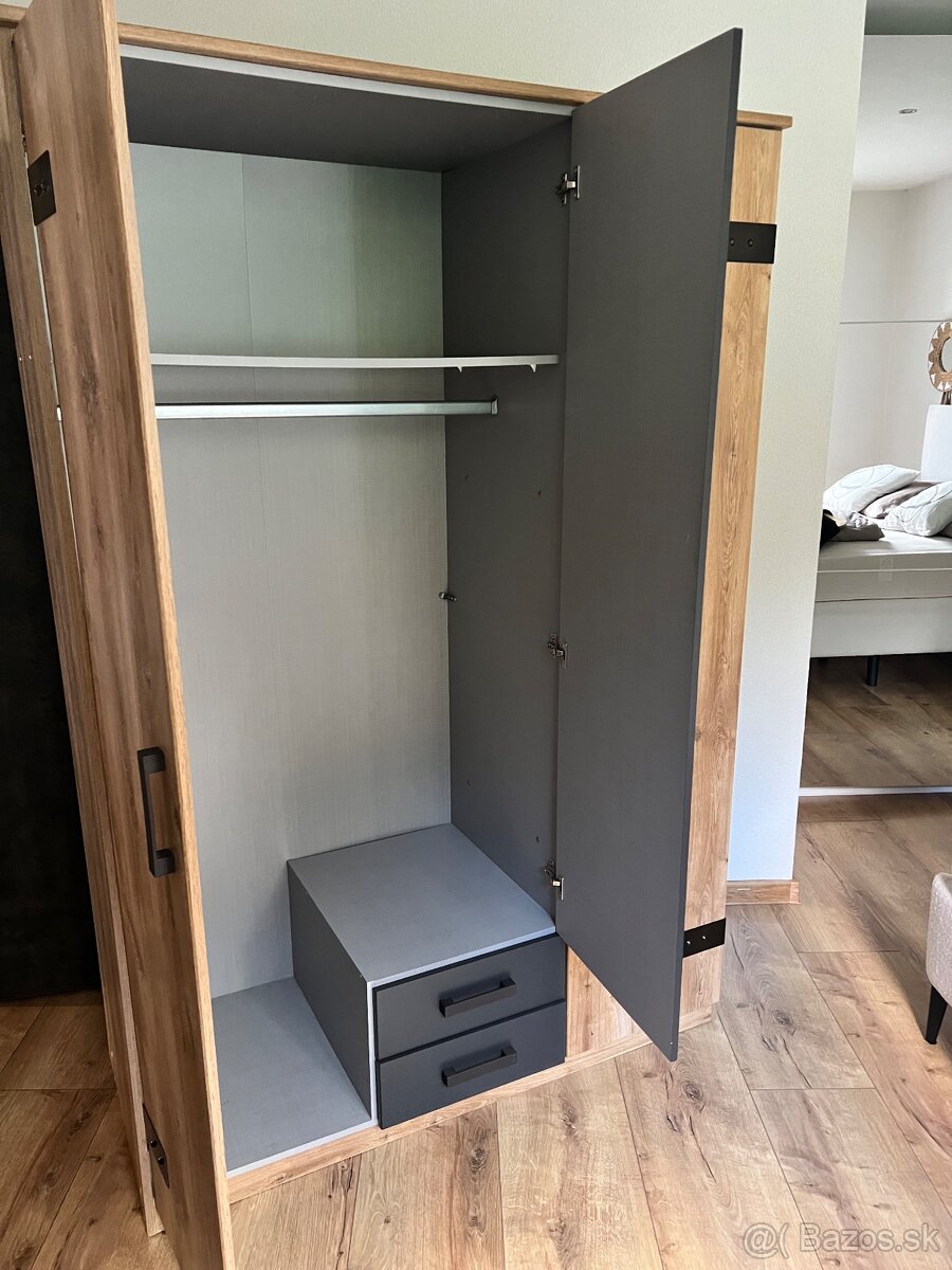 Skriňa 199x135x60 - 2