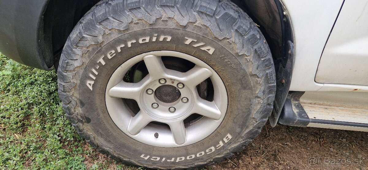 235/85 R16 Toyota Hilux - 2