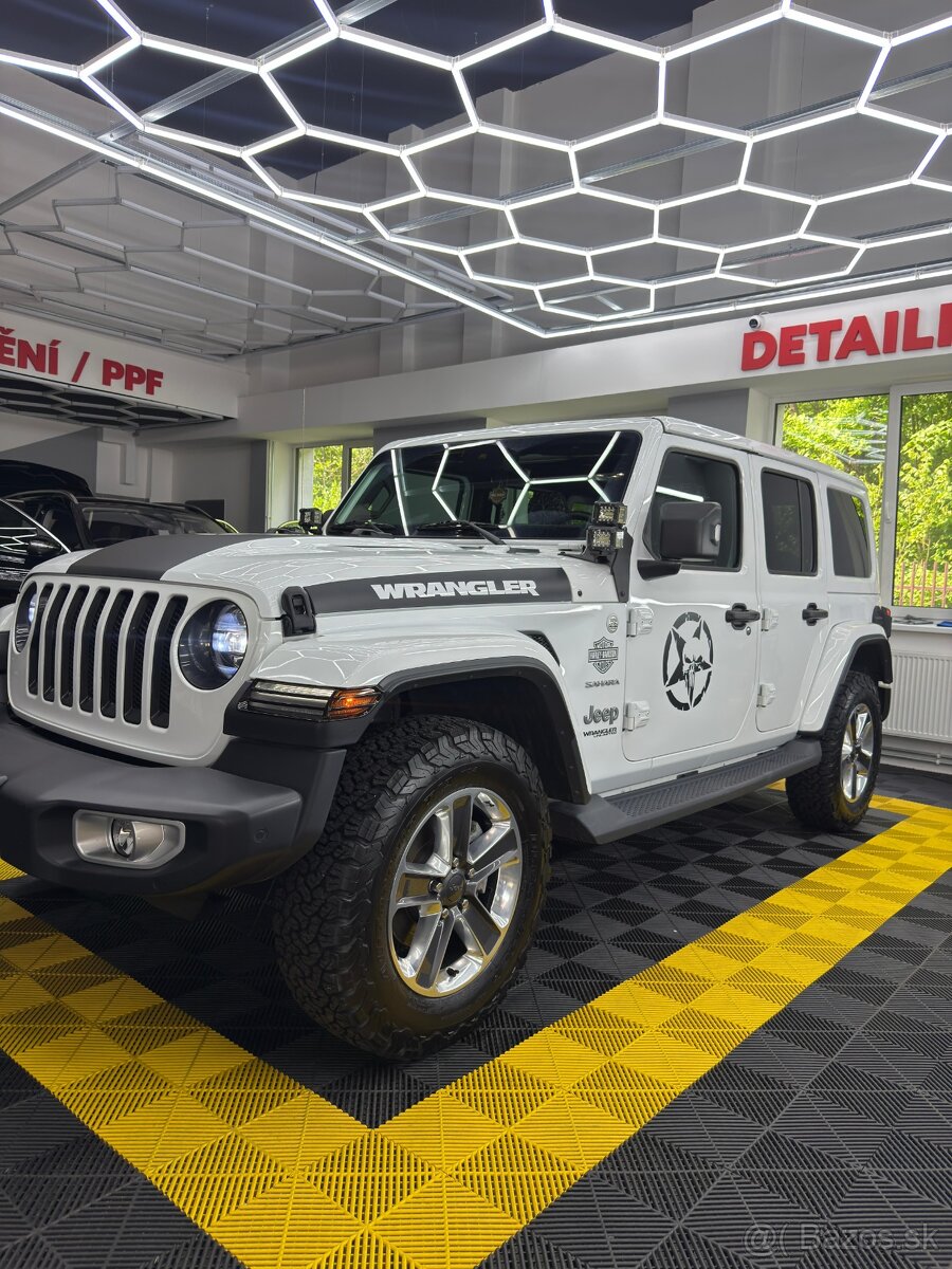 Predám Jeep Wrangler SAHARA 2.0T 4x4 DPH