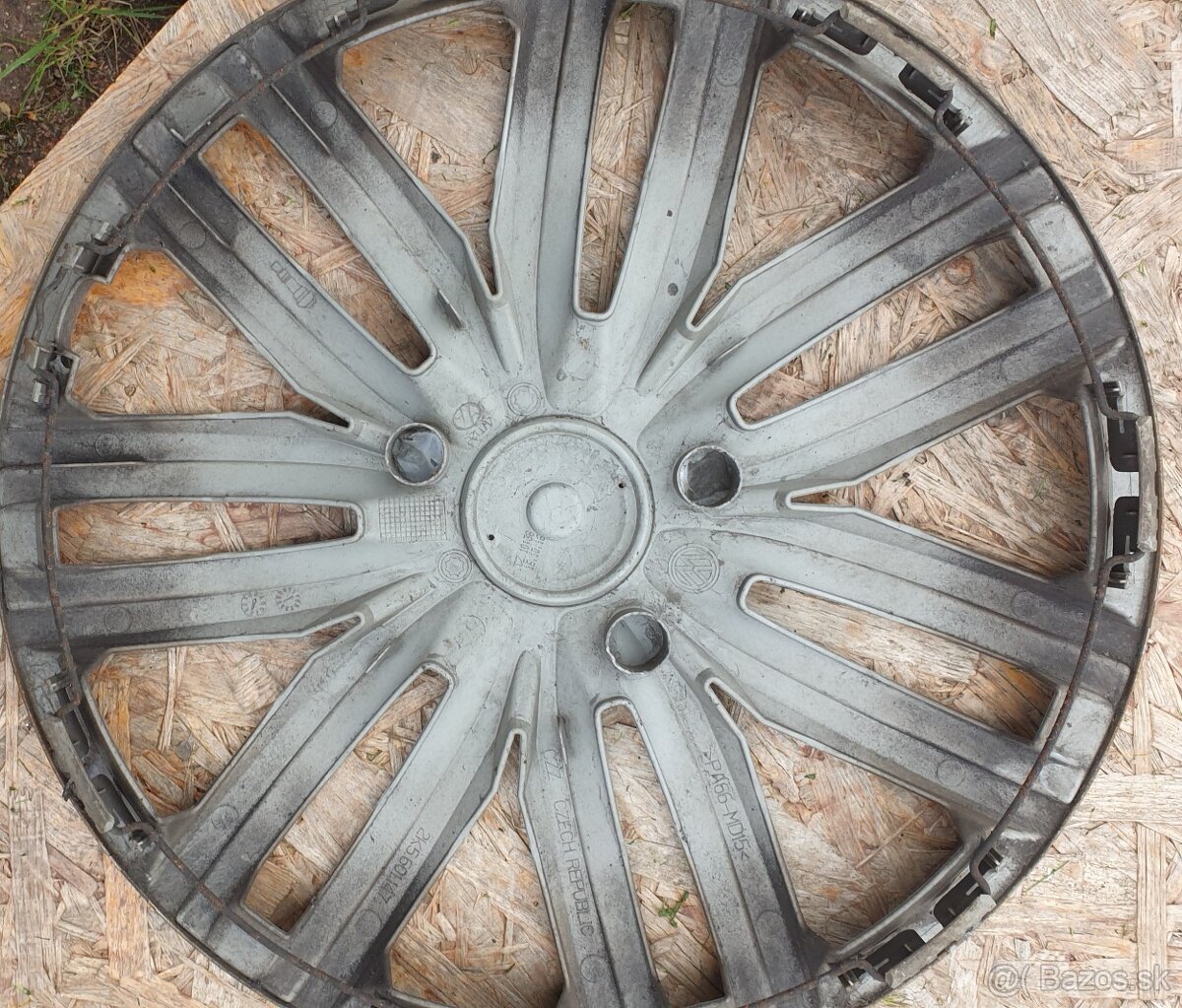 Predam 3 puklice VW 16 - 2